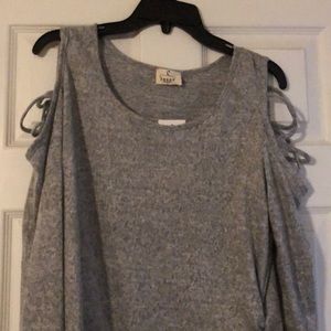 SUPER CUTE OPEN SHOULDER TOP!!